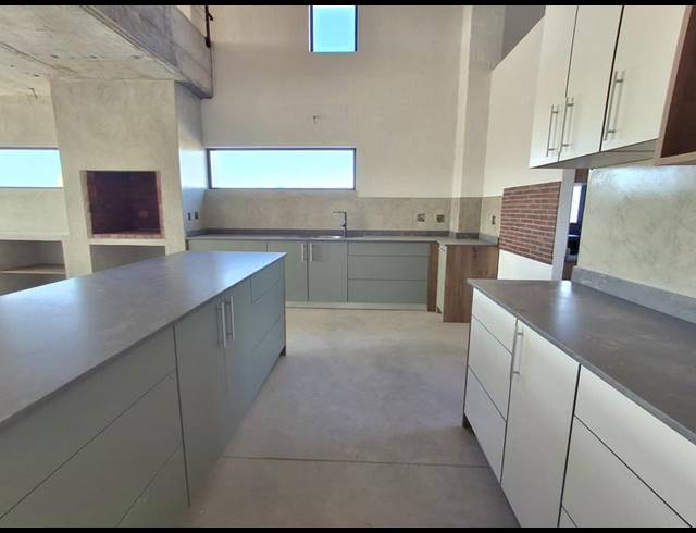 2 BEDROOM HOUSE FOR SALE IN BRITANNIA BAY